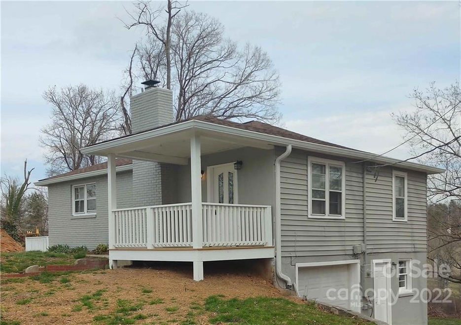 224 Oakhurst St, Hendersonville, NC 28792 - photo 1