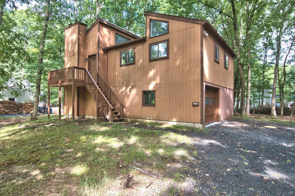 4235 Woodacre's Dr, East Stroudsburg, PA 18301 - photo 1