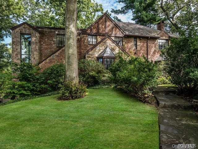 38 Soundview Crescent, Manhasset, NY 11030 - photo 1