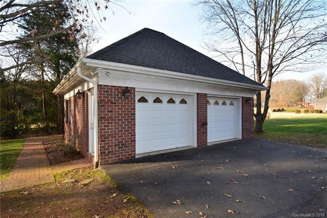 725 Maplewood Ln, Statesville, NC 28625 - photo 1