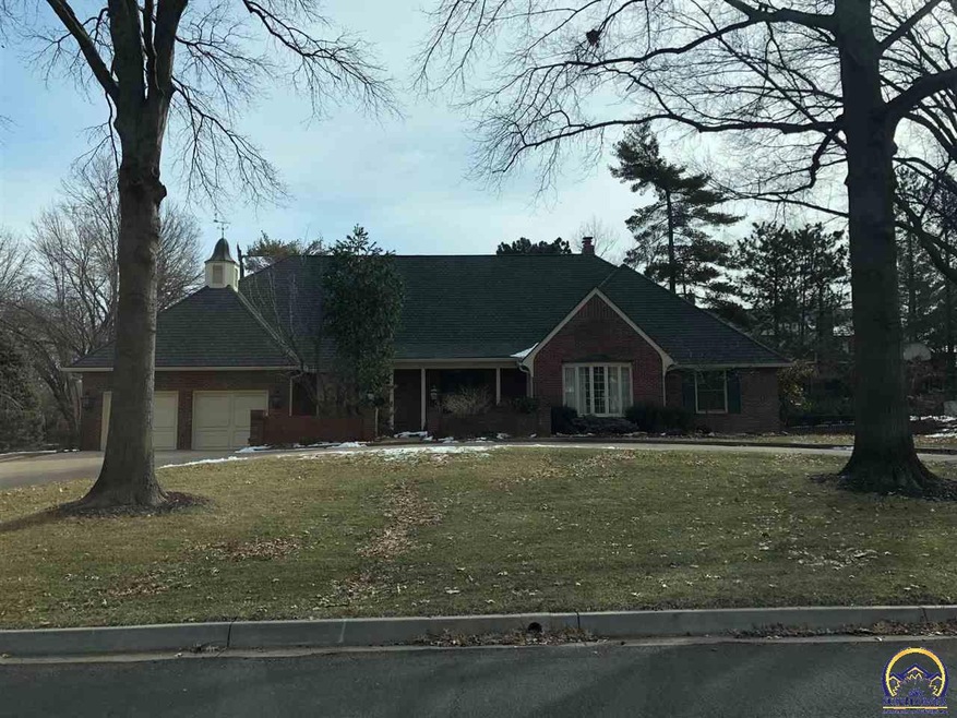 1524 SW Lakeside Dr, Topeka, KS 66604 - photo 1