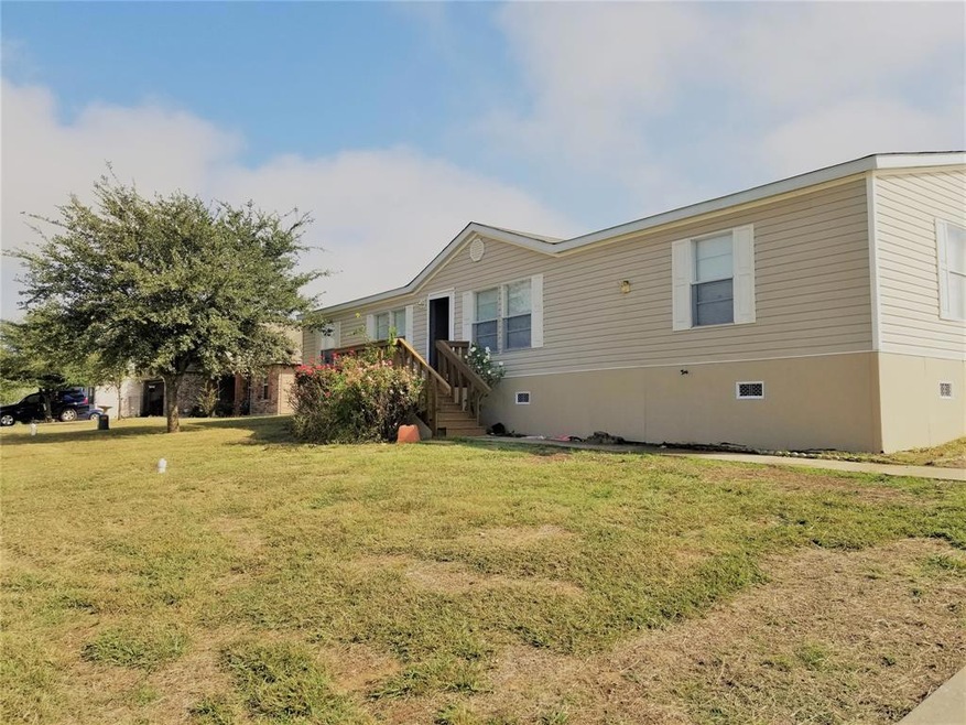 408 Glenwood St, Gainesville, TX 76240 - photo 1