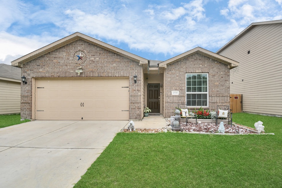 10539 Logger Pine Trail, Houston, TX 77088 - photo 1