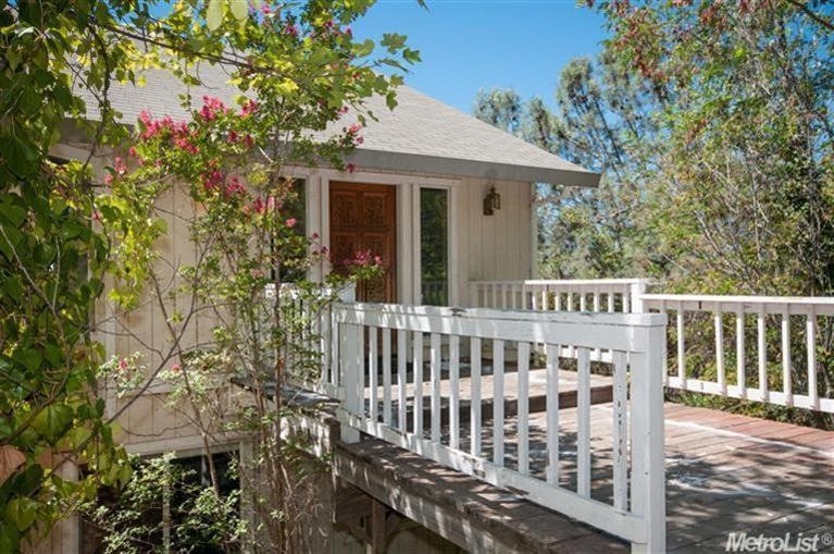 Beautiful front entry, very private setting.