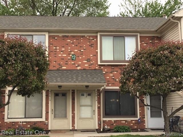 30615 Hidden Pines Ln unit 102, Roseville, MI 48066 - photo 1