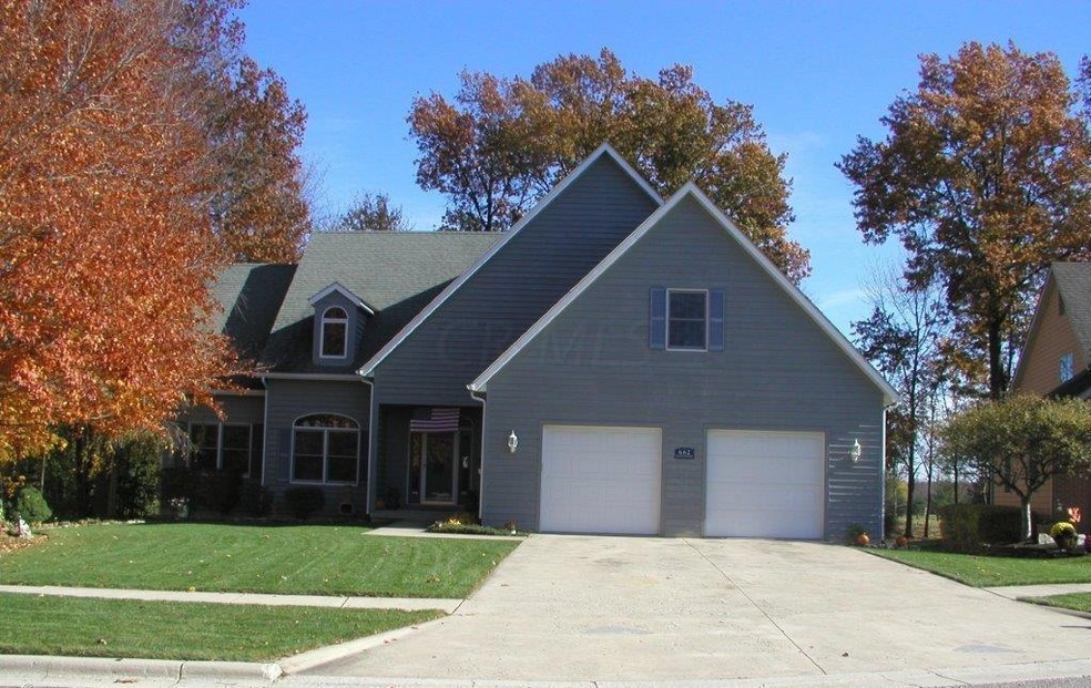 662 Wedgewood Dr, Marysville, OH 43040 - photo 1