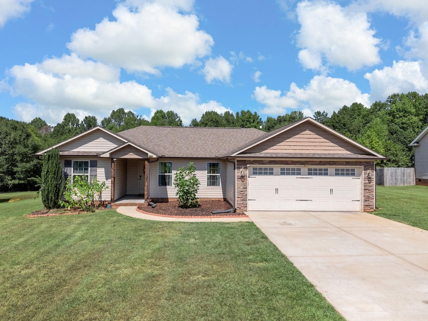 176 Summer Lady Ln, Boiling Springs, SC 29316 - photo 1