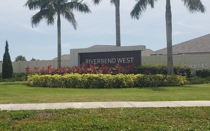 RIVERBEND WEST COMMUNITY ENTRANCE
