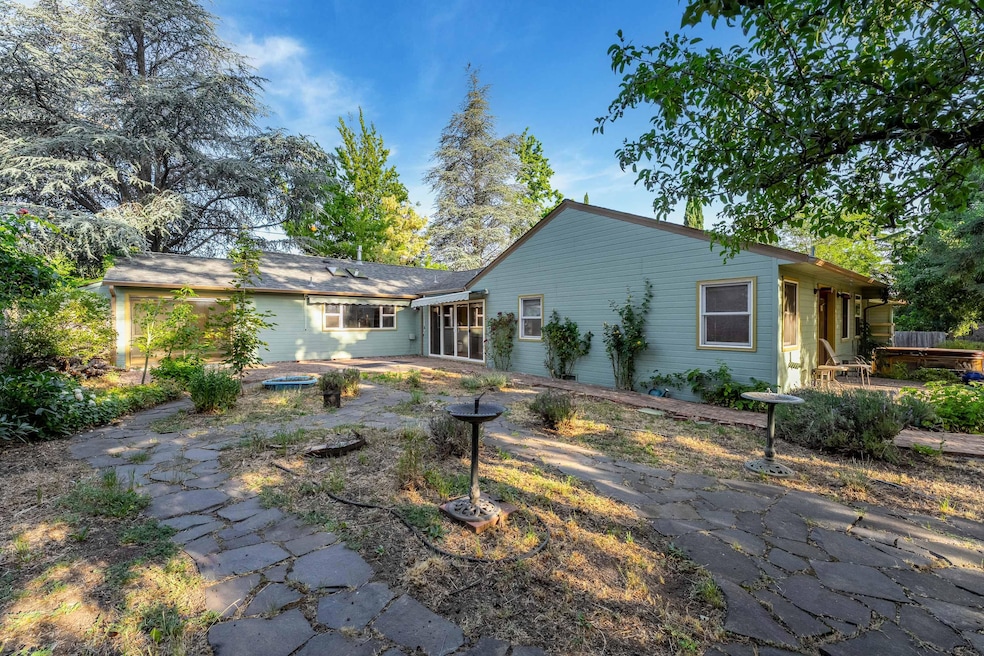 750 Park St, Ashland, OR 97520 - photo 1