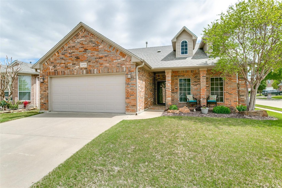 View of front of home featuring a front yard and a