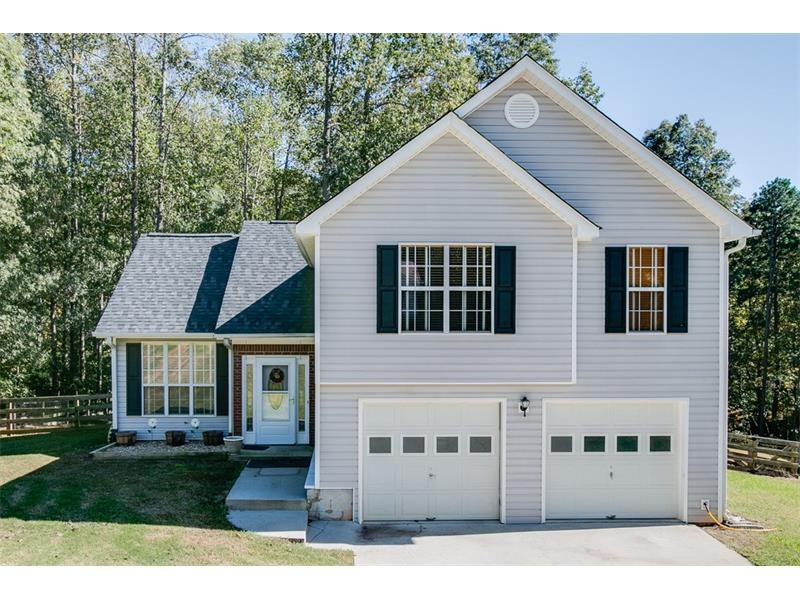 Wonderful home in Flowery Branch School district. 