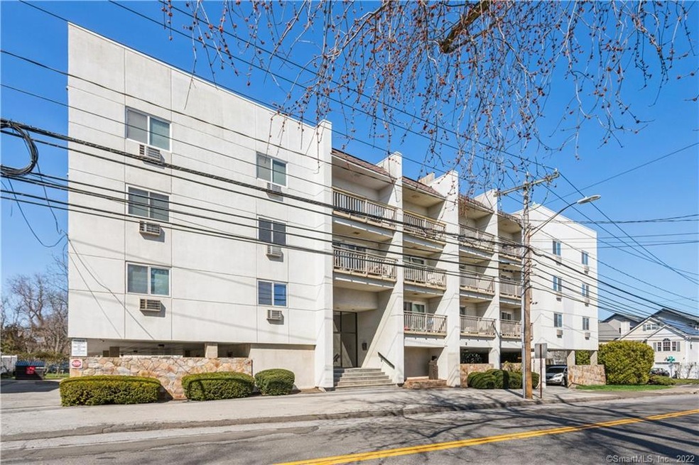 950 Cove Rd unit B4, Stamford, CT 06902 - photo 1