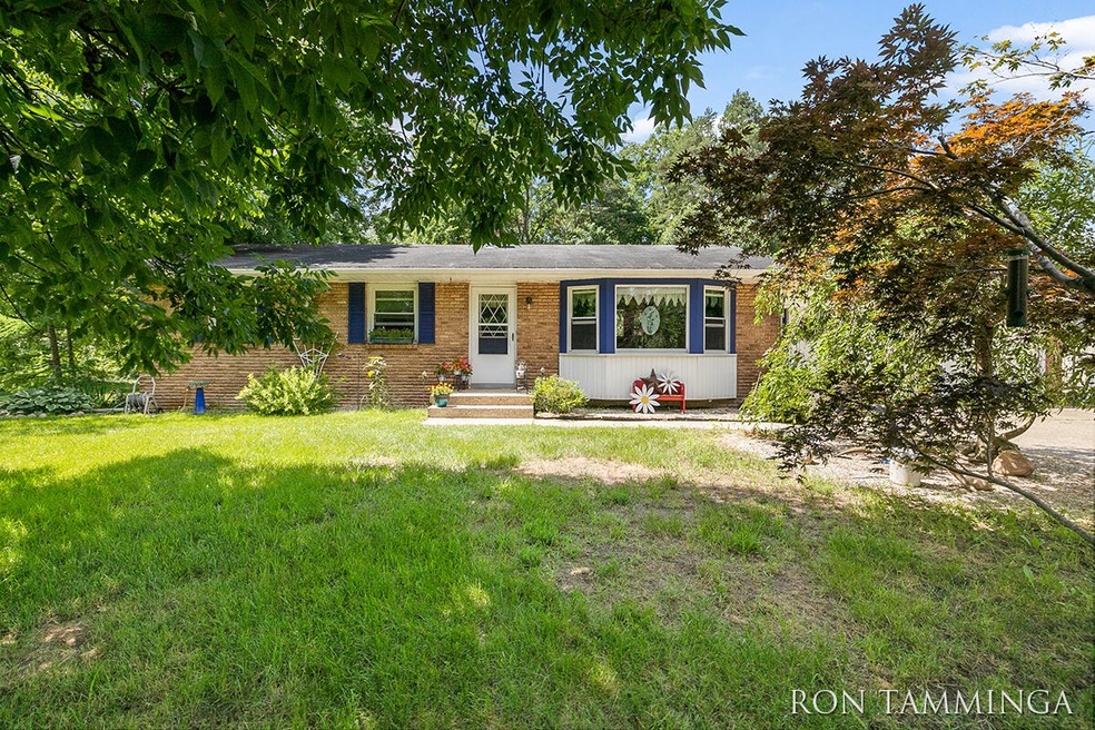 1050 Quincy St SW, Grandville, MI 49418 - photo 1