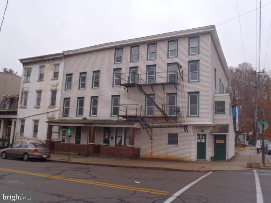 330 W Broad St, Tamaqua, PA 18252 - photo 1