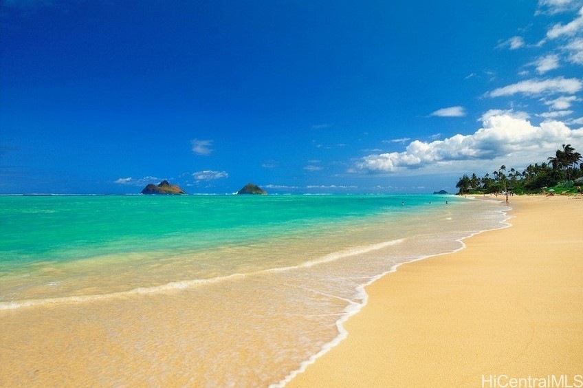 So close to Beautiful Kailua & Lanikai beach!