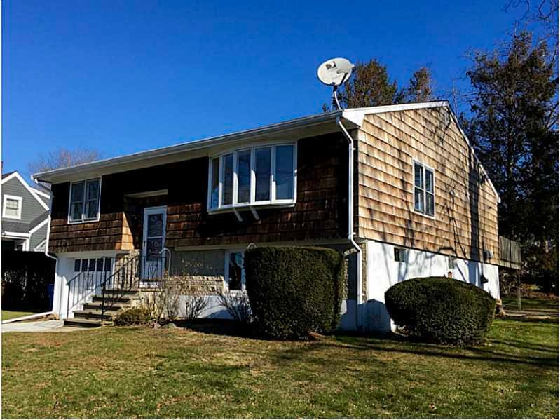 432 Wolcott Ave, Middletown, RI 02842 - photo 1