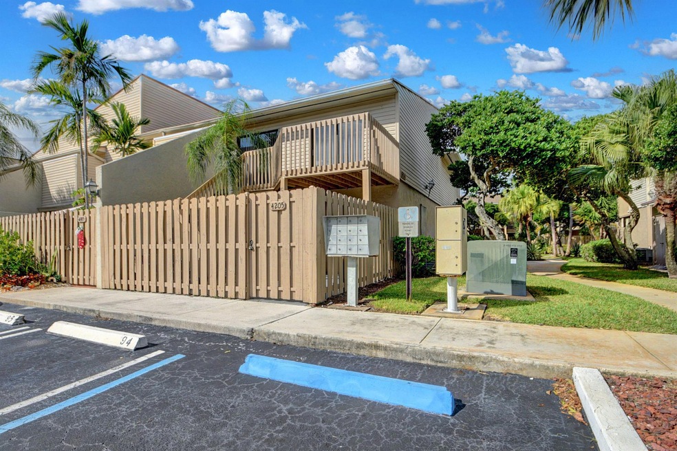 614 Executive Center Dr unit 205, West Palm Beach, FL 33401 - photo 1