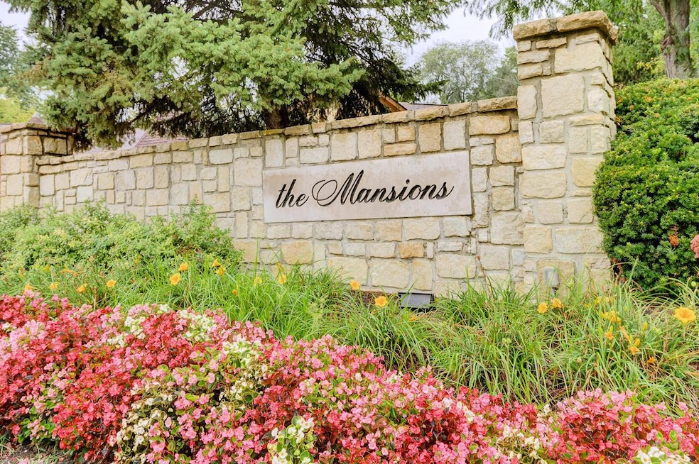 3307 Mansion-entry to complex