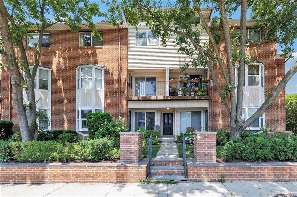 170 Forest St unit 11, Stamford, CT 06901 - photo 1