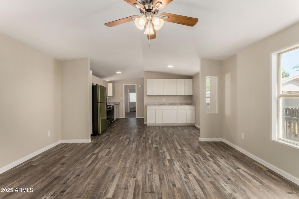 8427 W Glendale Ave unit 108, Glendale, AZ 85305 - photo 1