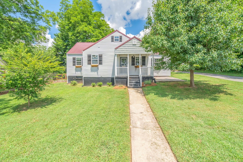 1-web-or-mls-1911 Crest Road-17