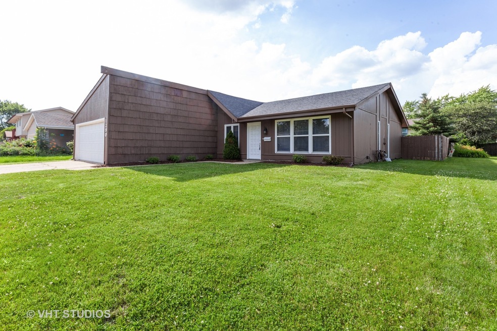 1290 Appletree Ln, Aurora, IL 60506 - photo 1