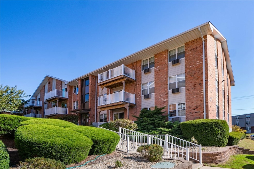 front view beautifully maintained bulding