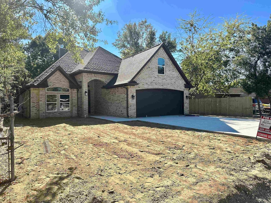 6370 32nd St, Groves, TX 77619 - photo 1