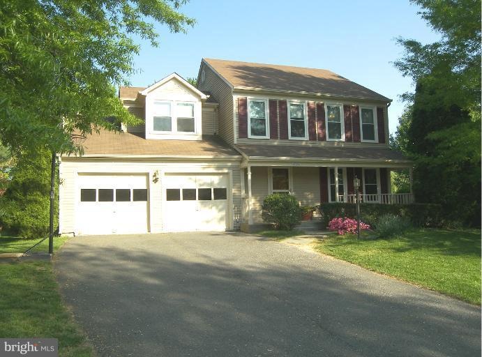 17372 Hilltop Dr, Purcellville, VA 20132 - photo 1