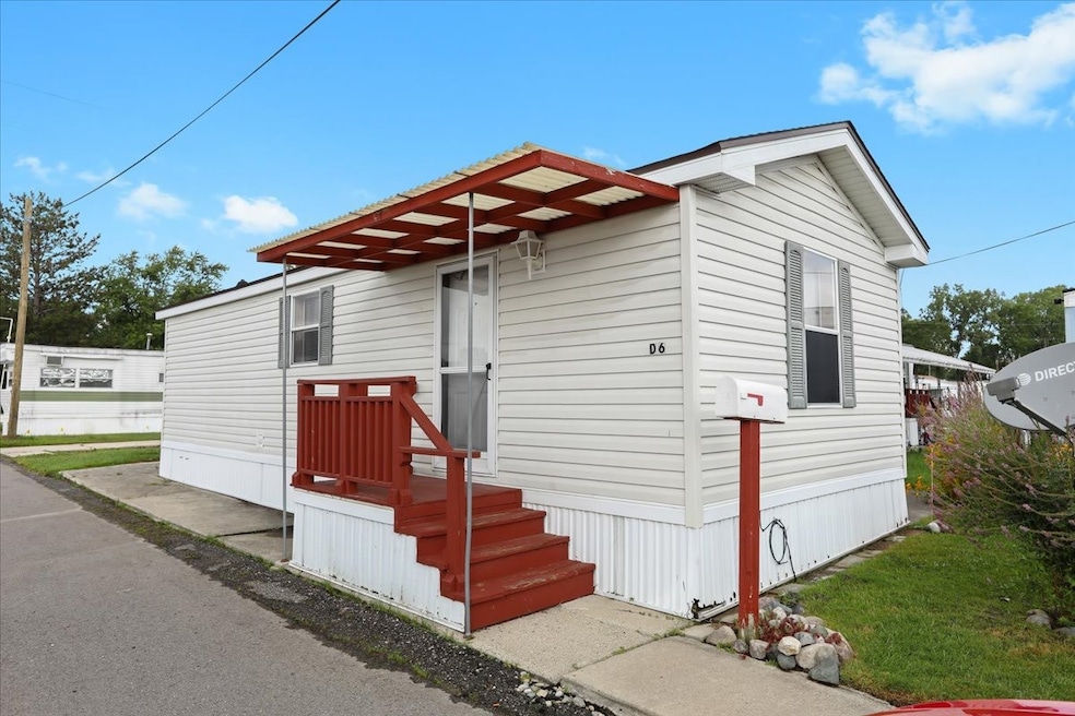 22600 Middlebelt Rd unit D06, Farmington Hills, MI 48336 - photo 1