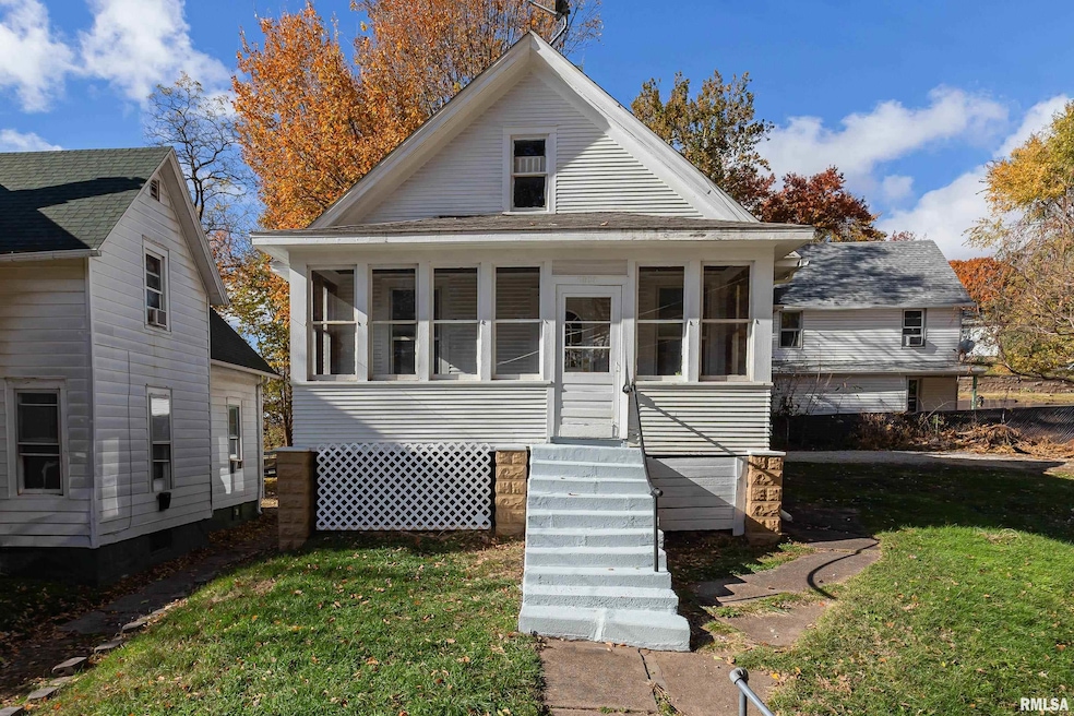 1309 Clay St, Davenport, IA 52804 - photo 1