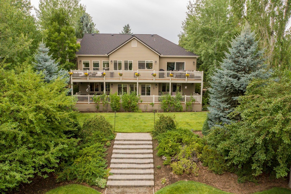 61538 Hillridge Rd, Bend, OR 97702 - photo 1