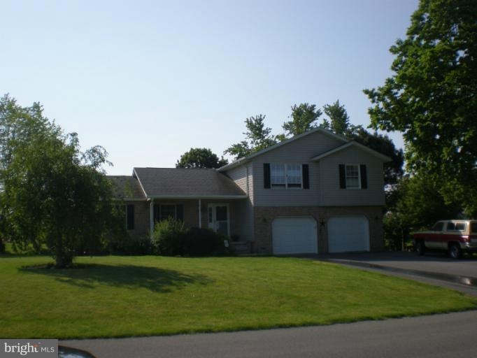 12152 Malissa Dr, Greencastle, PA 17225 - photo 1