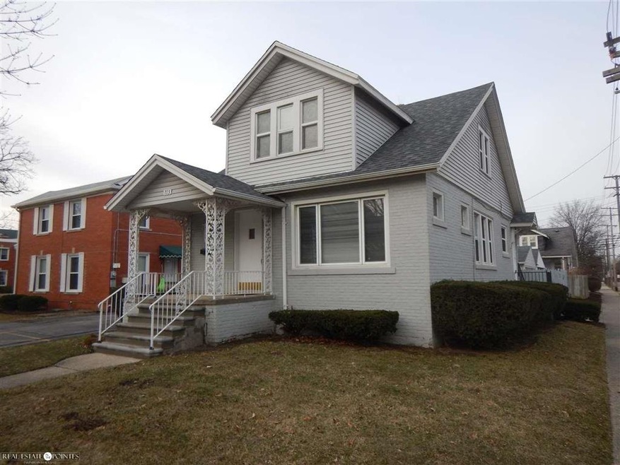 713 Saint Clair Ave, Grosse Pointe, MI 48230 - photo 1