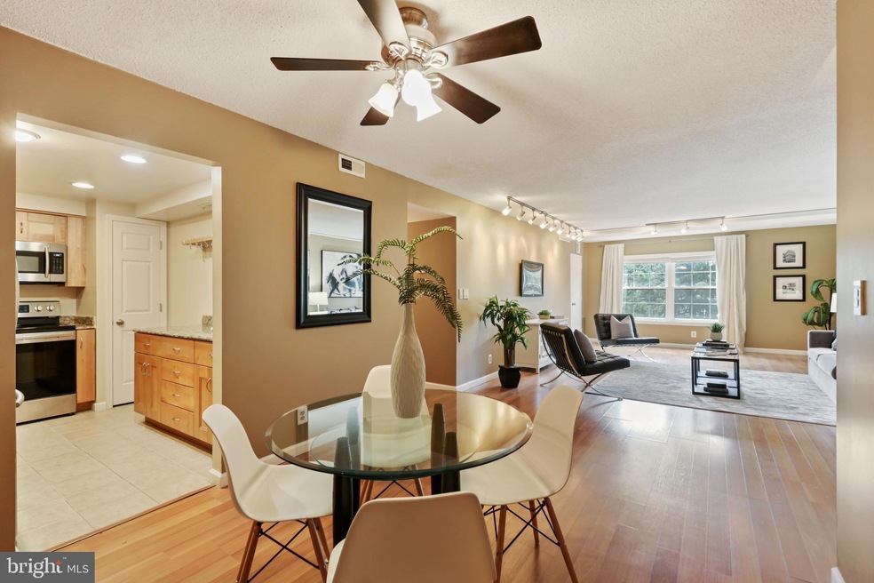 7721 Tremayne Place unit 311, McLean, VA 22102 - photo 1