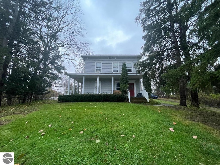 303 N Main St, Vassar, MI 48768 - photo 1