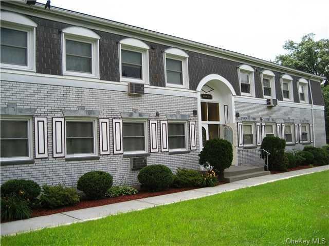 25 Normandy Village unit 2, Nanuet, NY 10954 - photo 1