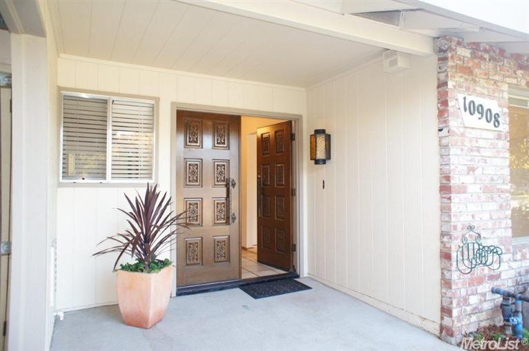 Welcome home to 10908 Scotsman Way!