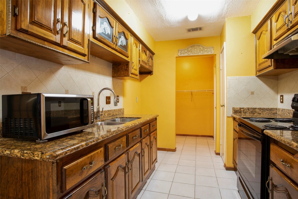 7627 Lemma Dr, Houston, TX 77041 - photo 1