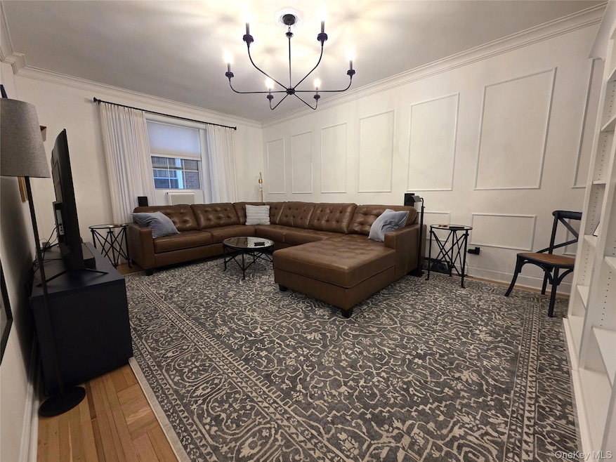 Hampton Court unit A3C, Richmond Hill, NY 11418 - photo 1