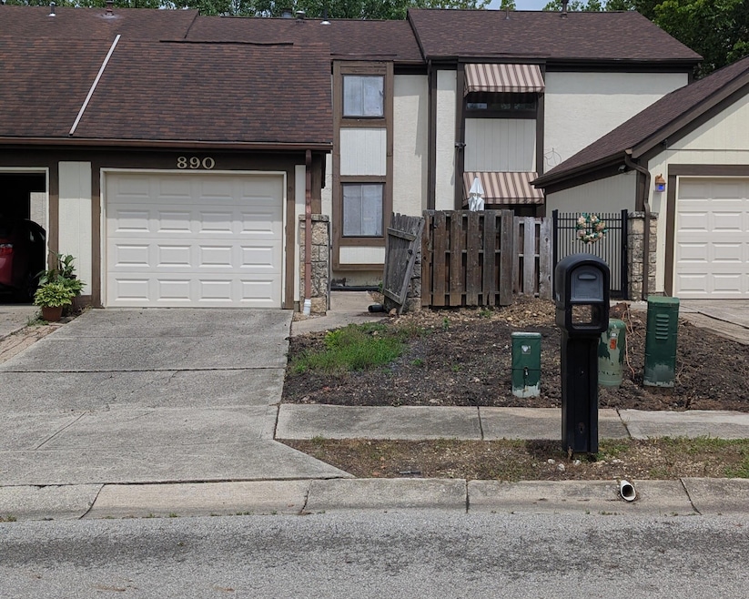 890 Tamara Dr N