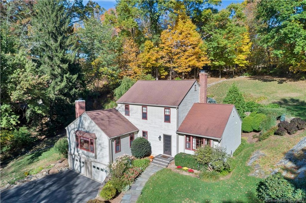 9 Saw Mill Rd, Newtown, CT 06470 - photo 1