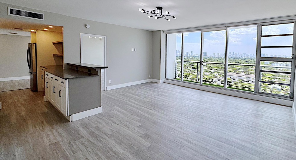 1720 Harrison St unit 14B, Hollywood, FL 33020 - photo 1