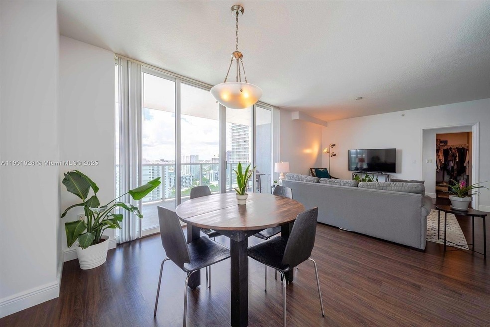 Vue At Brickell unit 2201, Miami, FL 33130 - photo 1