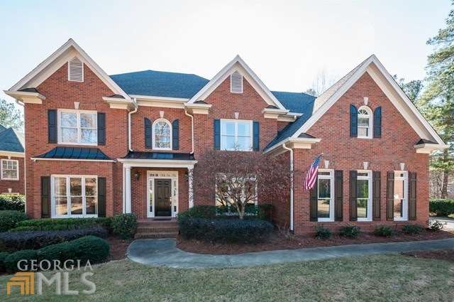 Amazing Brick Beauty close to downtown Roswell.