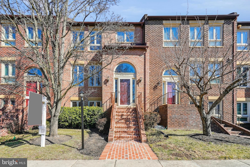 Sold $800,000 • Co-Listing Agent