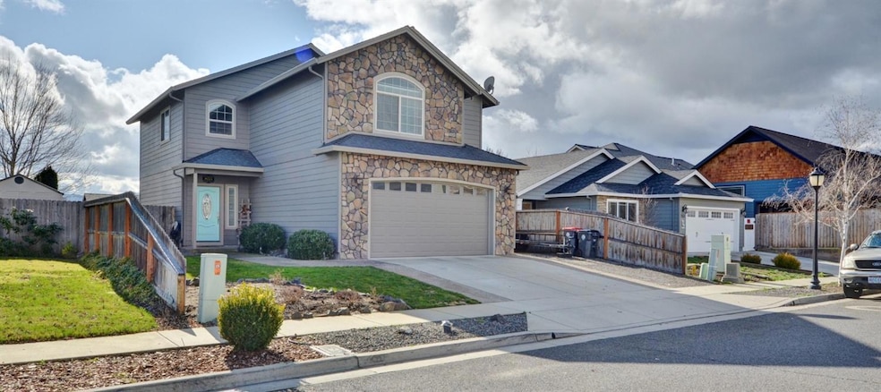 855 Virginia Dr, Central Point, OR 97502 - photo 1