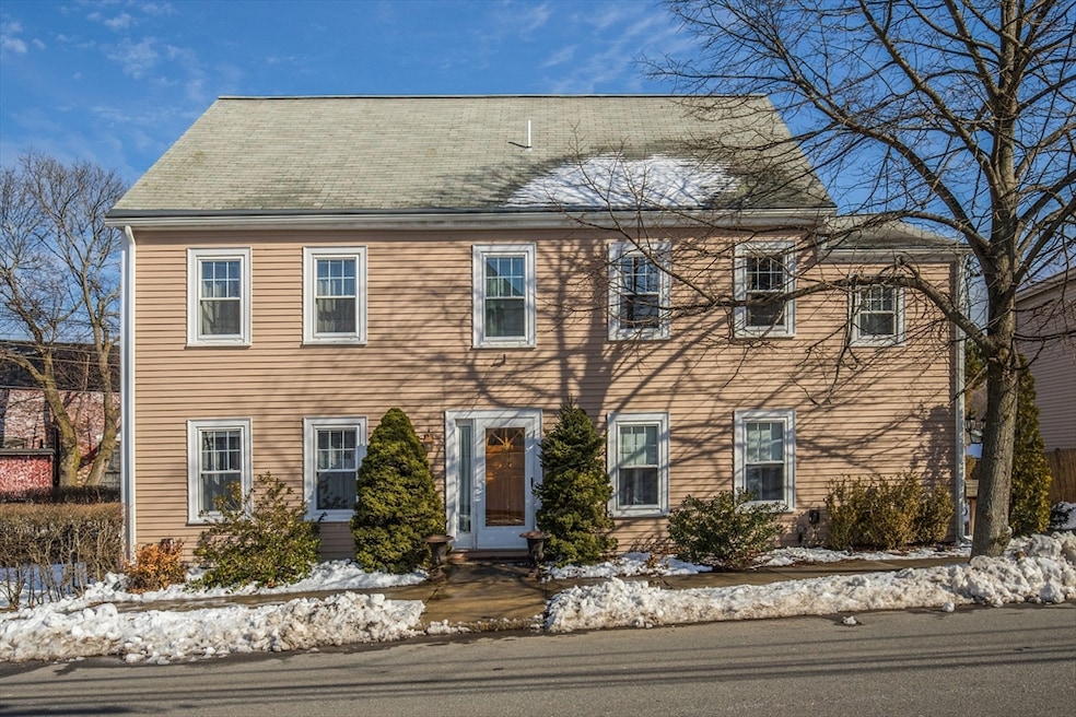 2 Melvin St unit 2, Wakefield, MA 01880 - photo 1