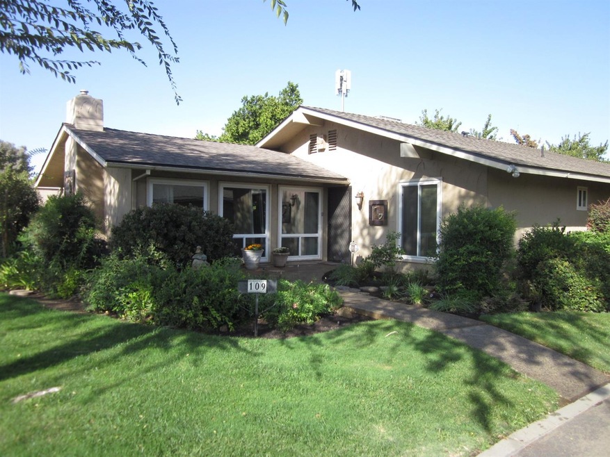 5740 N West Ave, #109... Beautiful!
