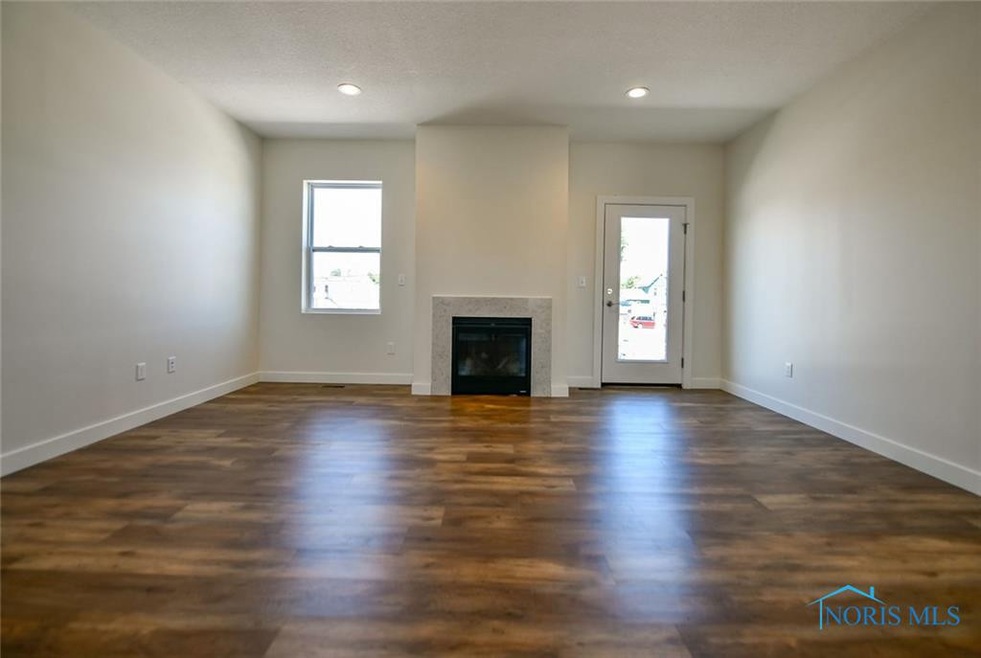 214 S West St, Findlay, OH 45840 - photo 1